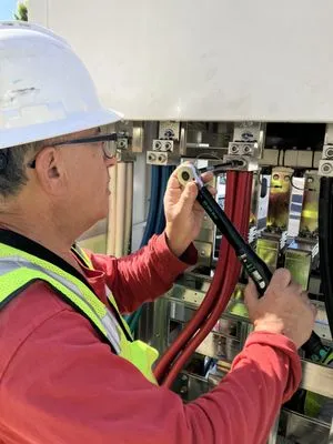 RESCOM Electric & HVAC Co Logo