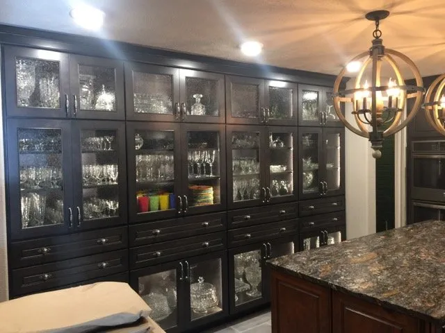 Certified electrician providing electrical repair in , 