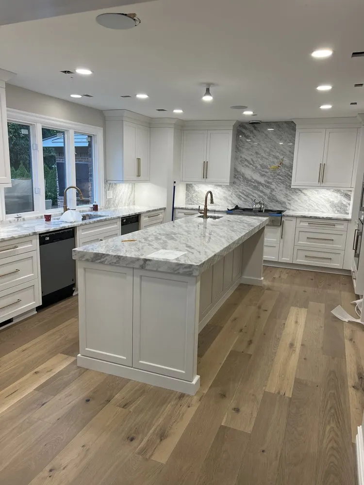 Emergency electrician providing lighting installation in St Clair Shores, MI - Residential Electric