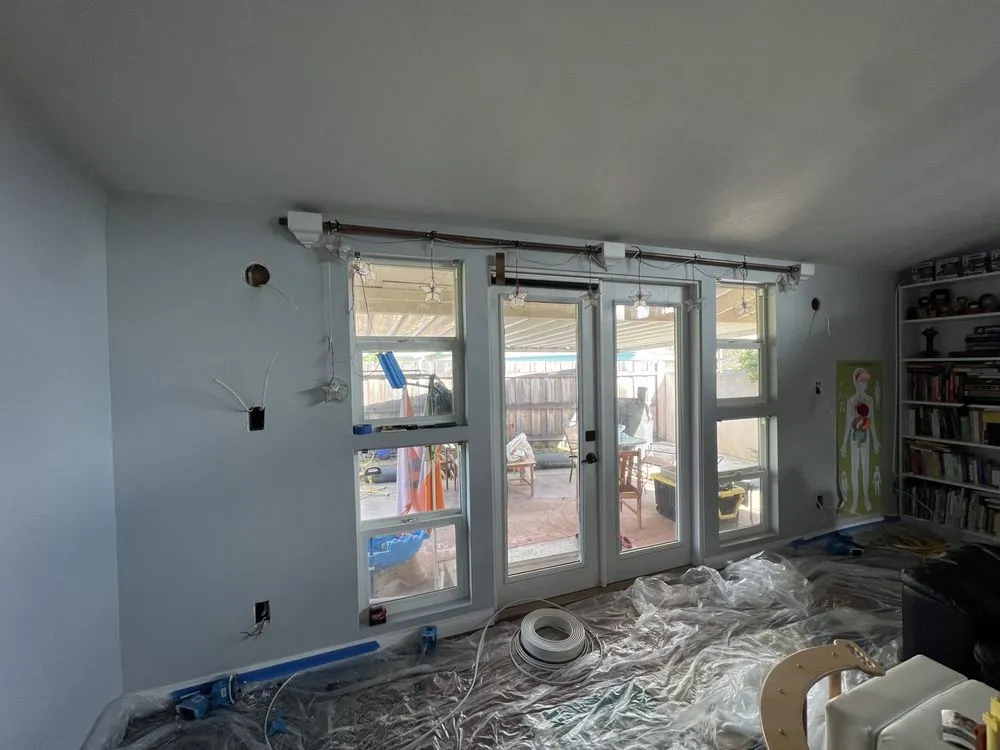 Affordable electrician providing emergency electrical service in , 