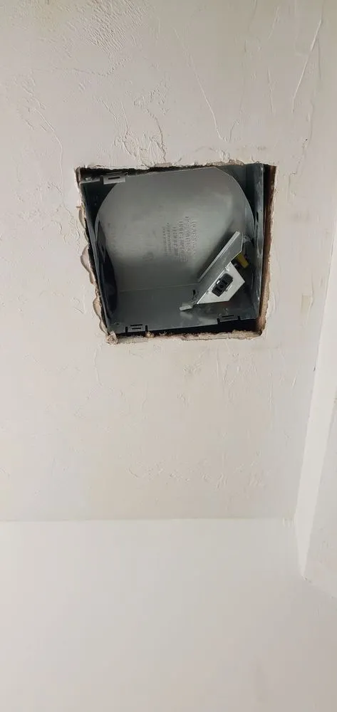 Reliable electrician providing outlet and switch repair in Morriston, FL - Residential Service Associates