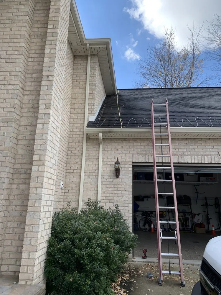 Expert electrician providing circuit breaker repair in Hampton Township, PA - Resindcom Electric