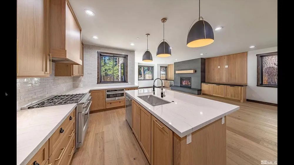 Slide of Resonate Electric