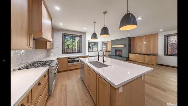 Resonate Electric Logo