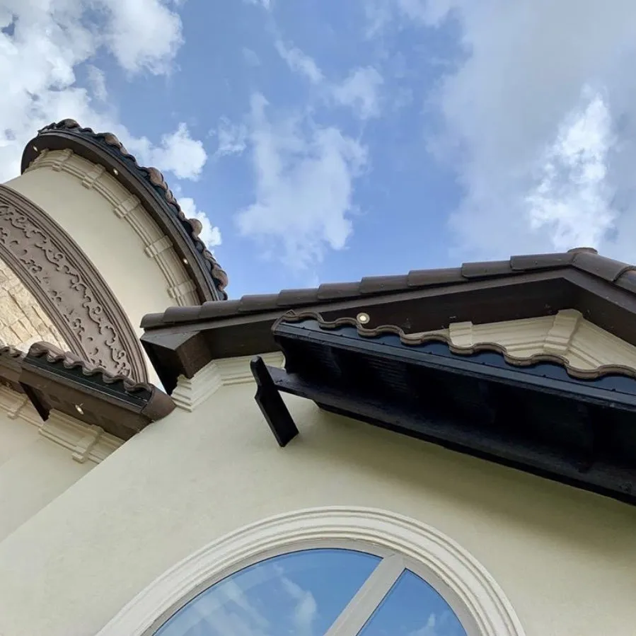 Slide of Retiz Electric