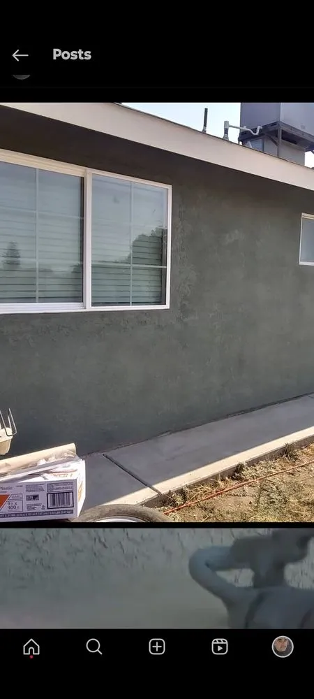 Emergency electrician providing circuit breaker repair in , 