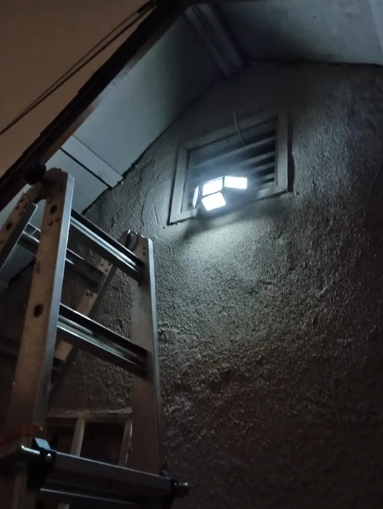 Reliable electrician providing emergency electrical service in , 