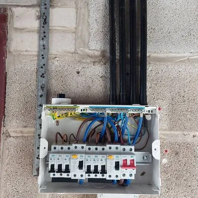 Return Emergency Electrician Logo