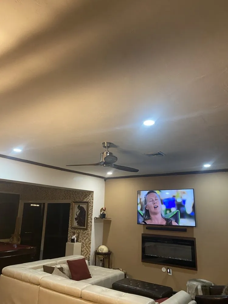 Emergency electrician providing emergency electrical service in , 