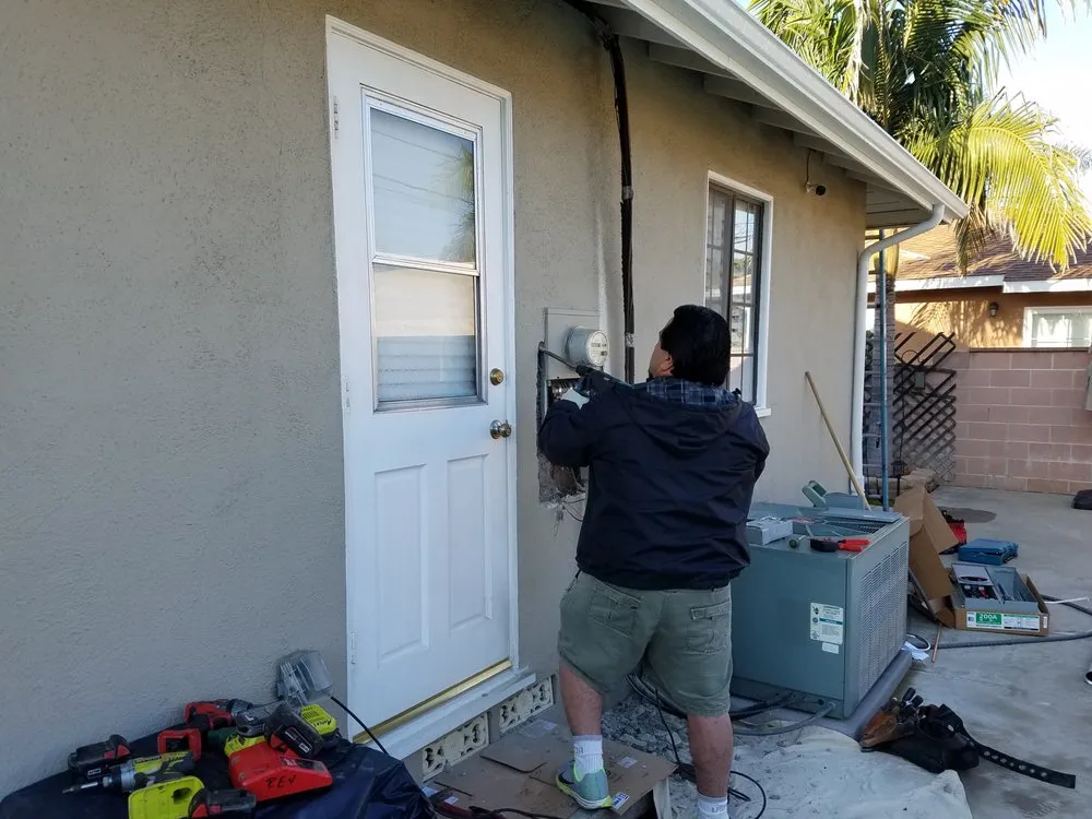 Slide of Rey Electric