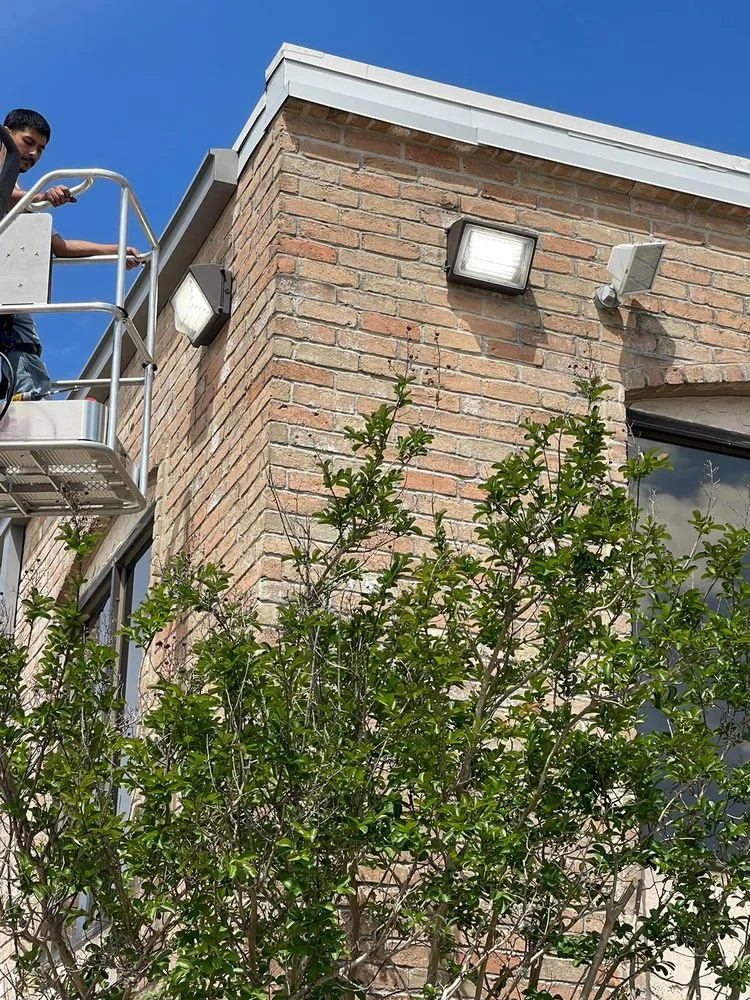 Slide of Reyes Classic Electric