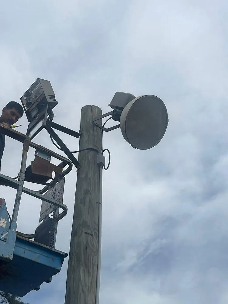 Slide of Reyes Classic Electric