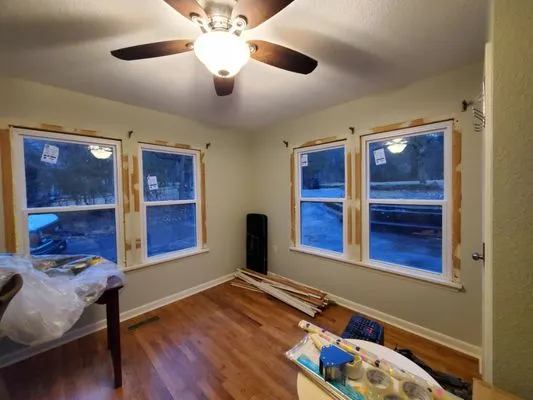 Reyes Contractor Logo