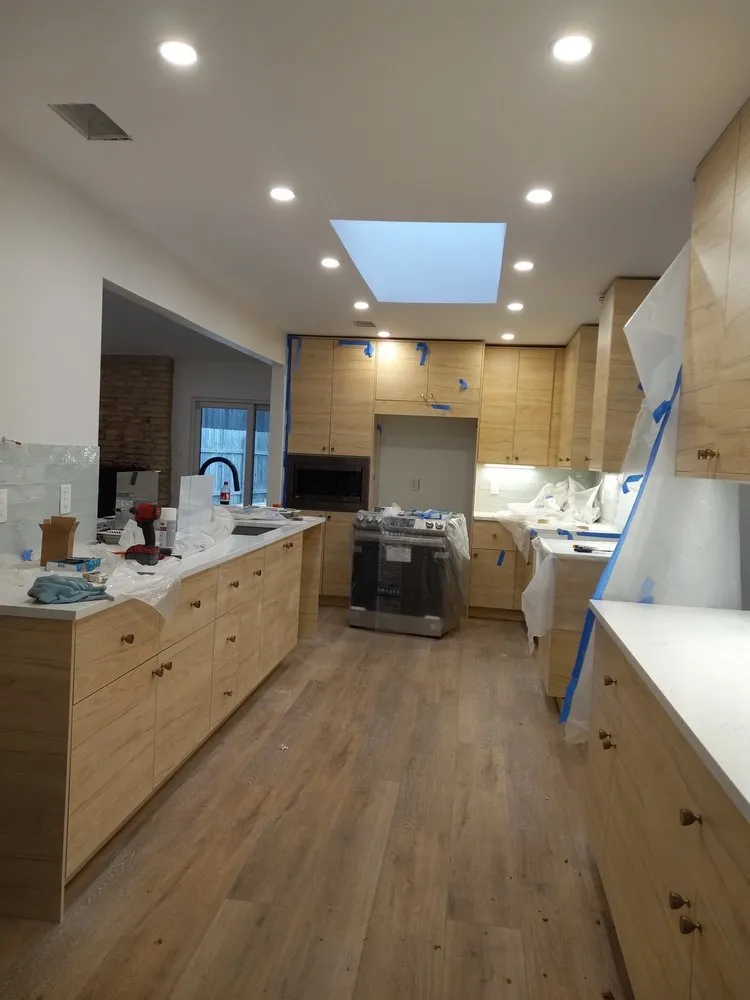 Slide of Reyes Electric