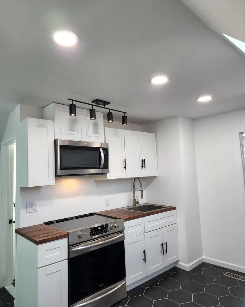 Slide of Reyes Electric