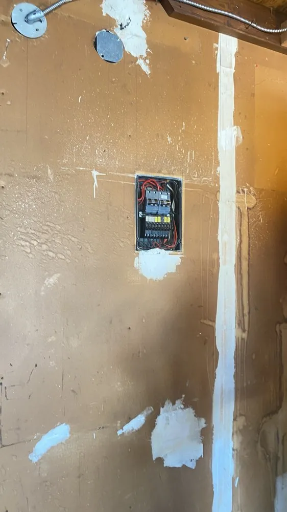 Slide of Reyes Electric HN