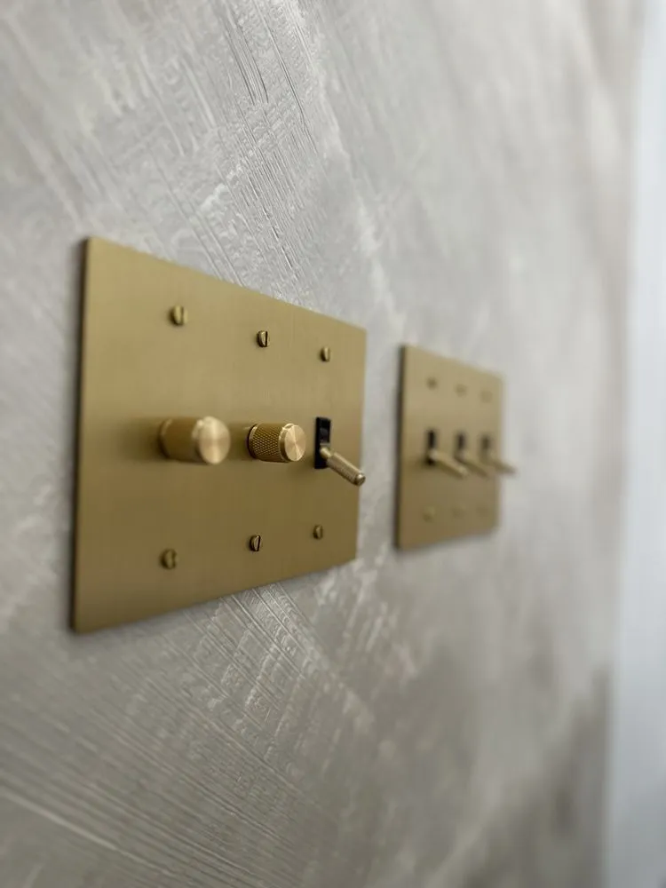 Slide of Reyes Electric