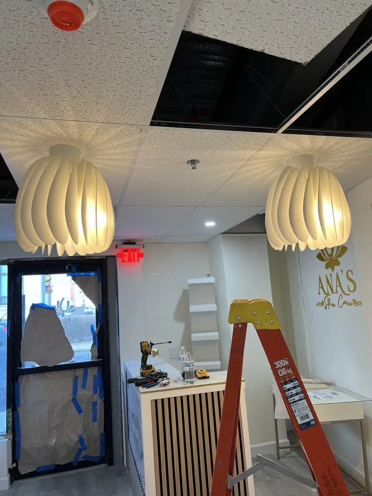 Slide of Reyes Electric