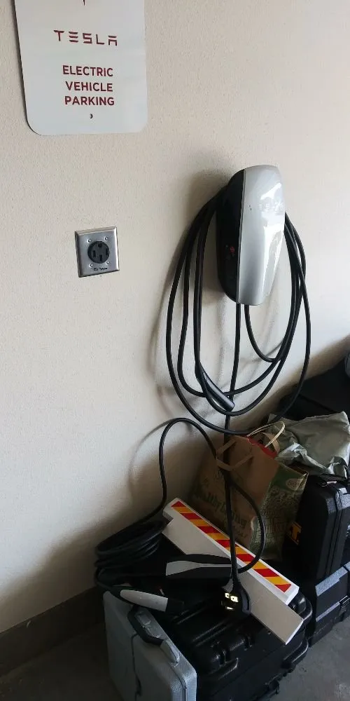 Licensed electrical service for homes in outlet and switch repair,  by 