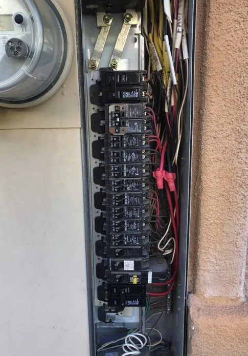 Affordable electrician providing emergency electrical service in , 