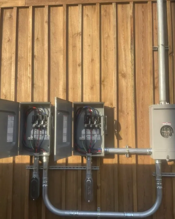 Affordable electrician providing emergency electrical service in , 