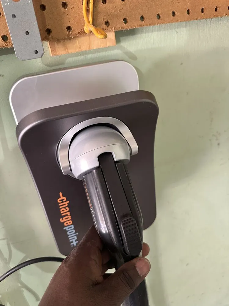 Licensed circuit breaker repair service in Hyattsville, MD - Richie Electric