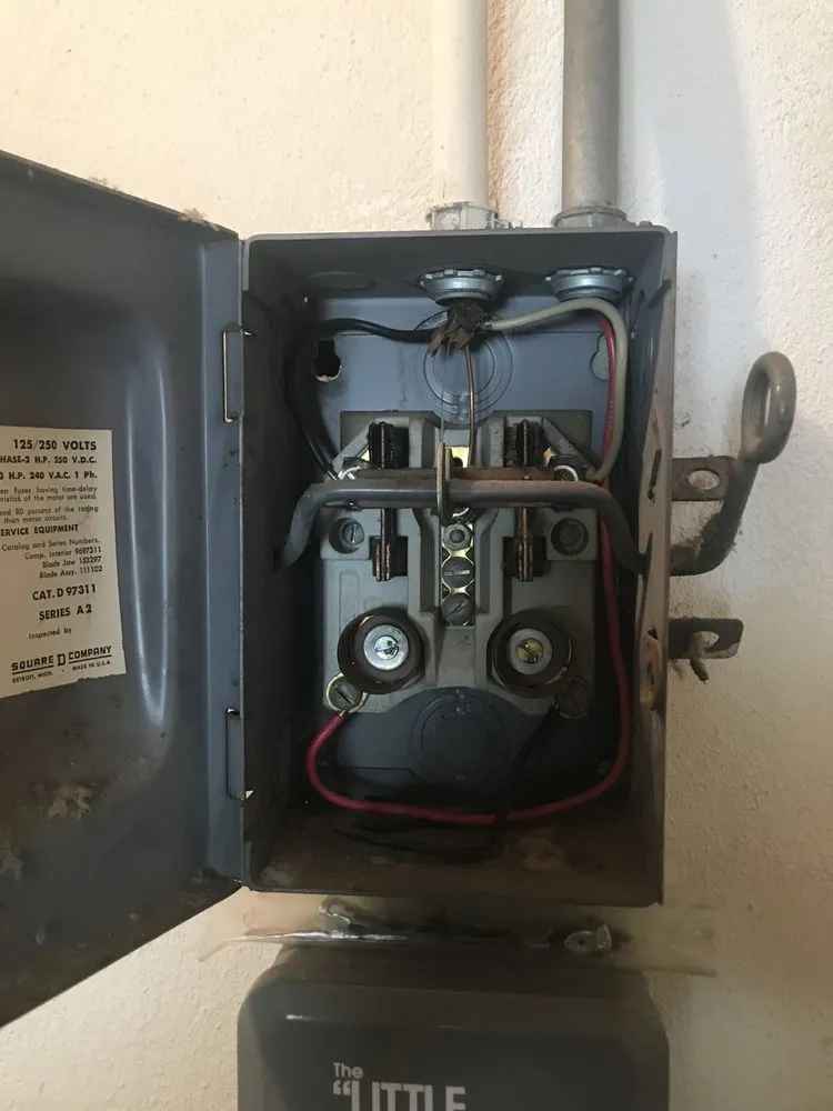 Emergency electrician providing emergency electrical service in ,