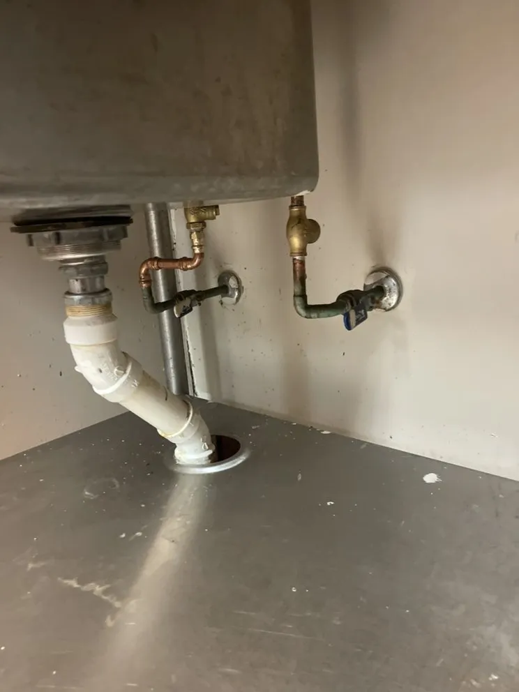 Licensed electrical service for homes in lighting installation,  by 