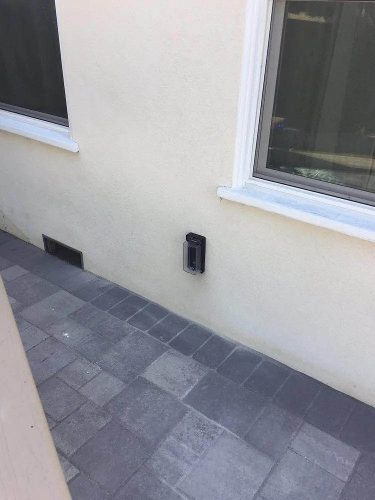 Slide of Right Connections Electric