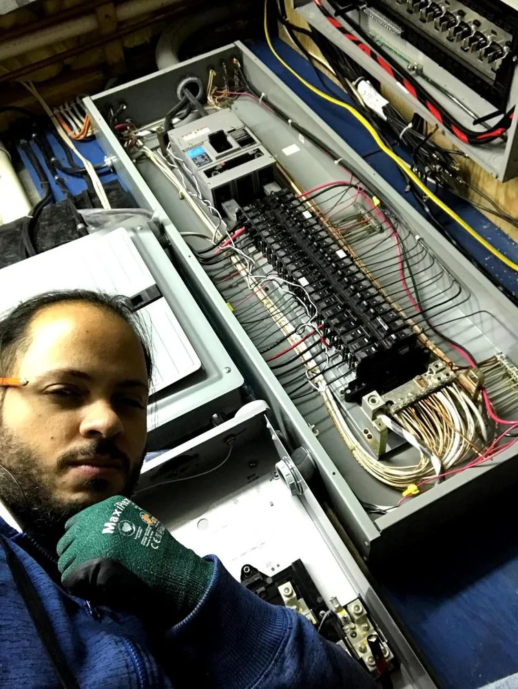 Expert outlet and switch repair service in , - Right Electrik