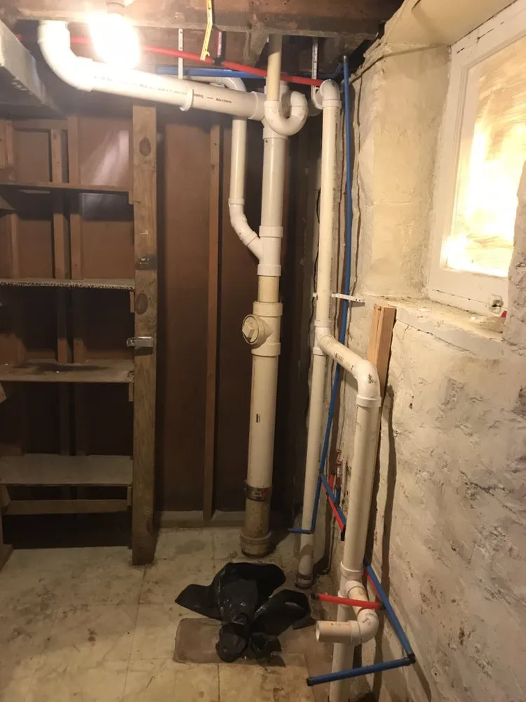 Expert electrician providing emergency electrical service in St Louis, MO - Right Now Home Services