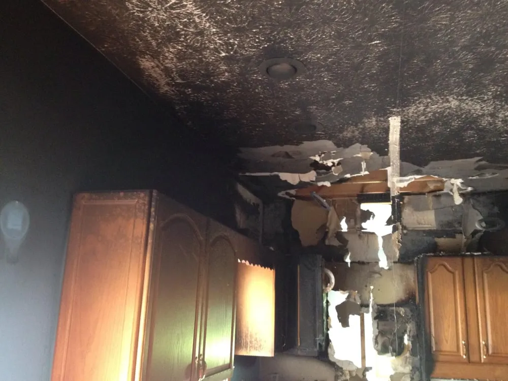 Licensed electrical service for homes in lighting installation,  by 