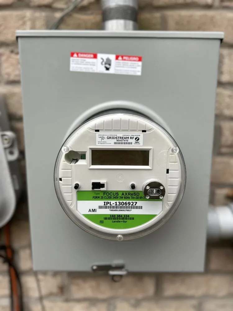 Licensed outlet and switch repair service in ,  - Rinder Electric