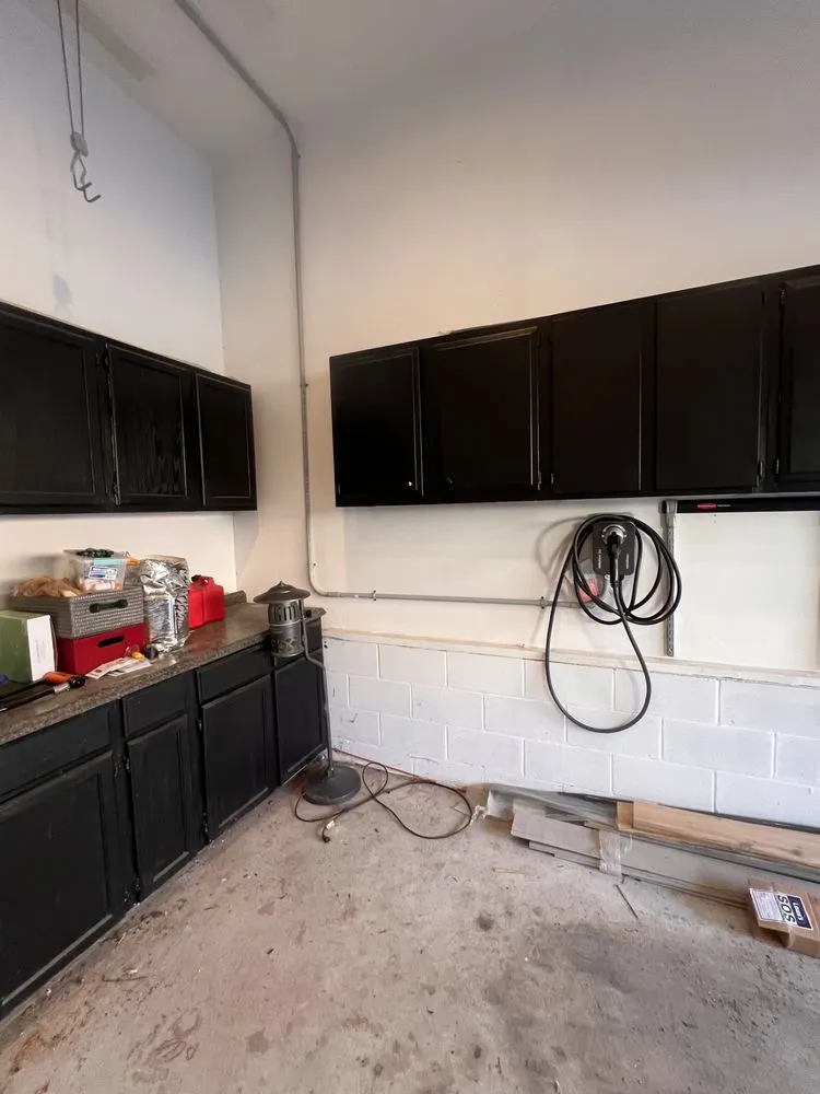 Emergency electrical service for homes in lighting installation,  by 