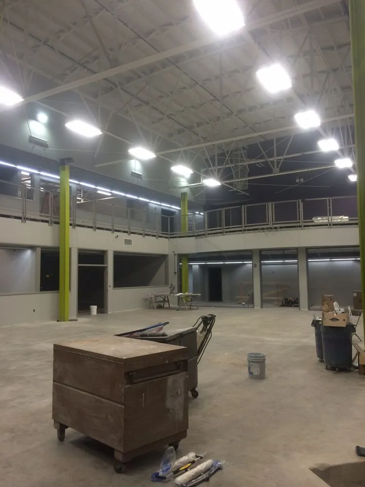 Certified electrician providing circuit breaker repair in , 