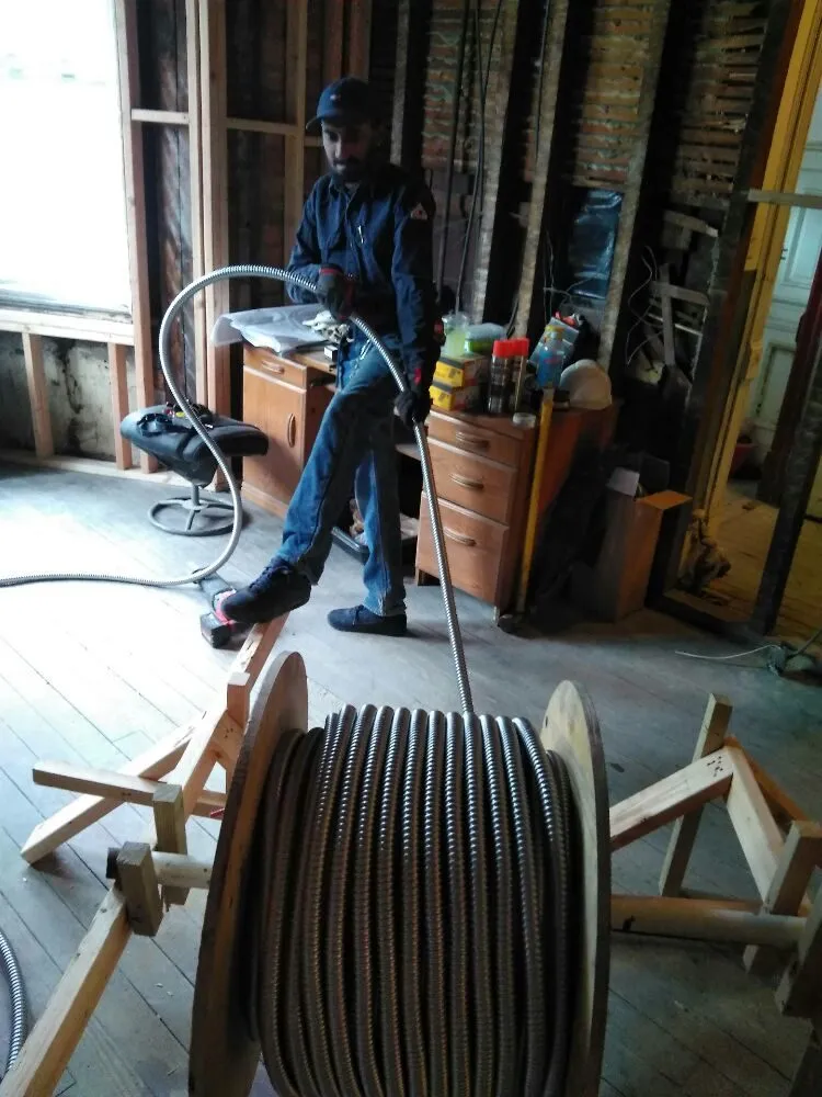 Slide of Riser Electric