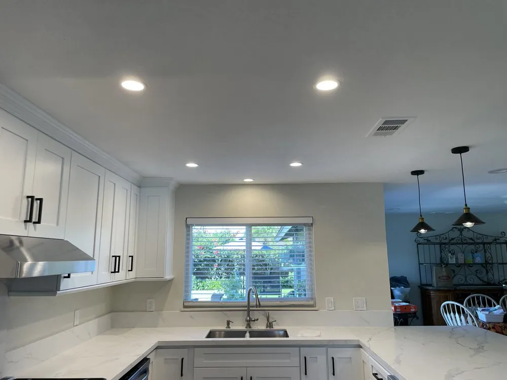 Reliable electrician providing electrical repair in , 