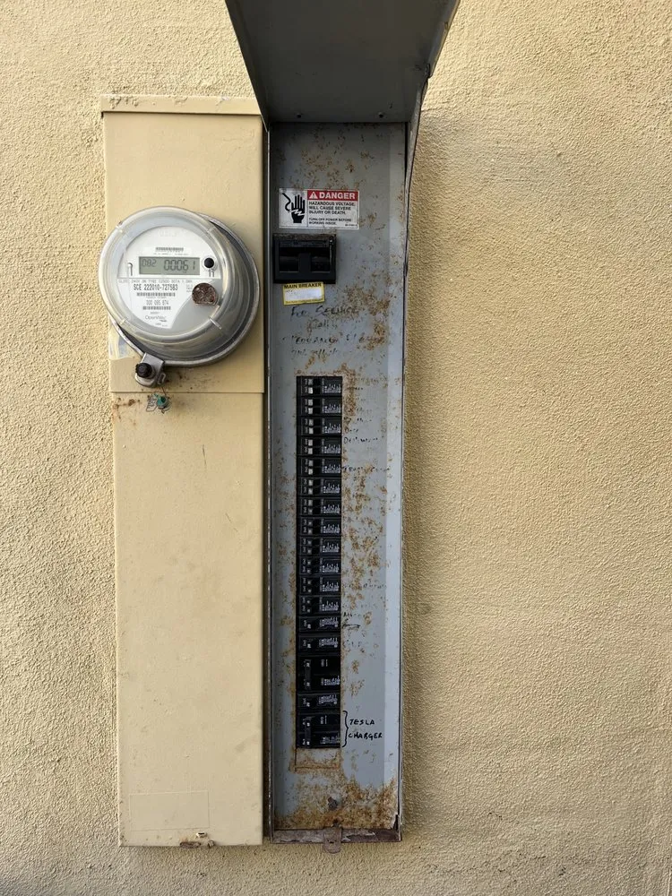 Licensed emergency electrical service in , by Rivas Electrical Systems