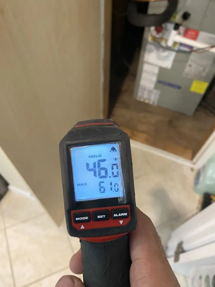 Affordable electrician providing electrical repair in , 