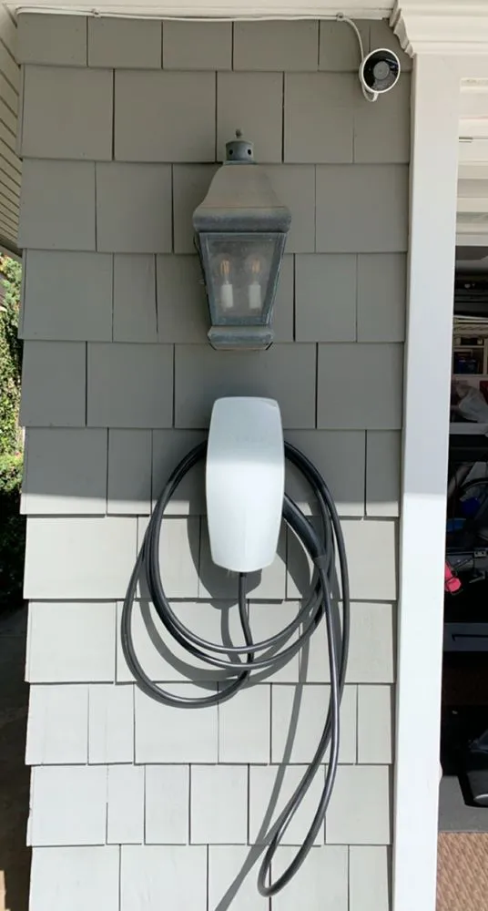 Affordable electrician providing electrical repair in ,