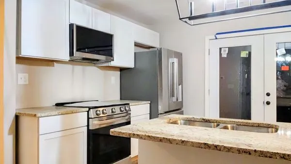 R&J Construction Logo