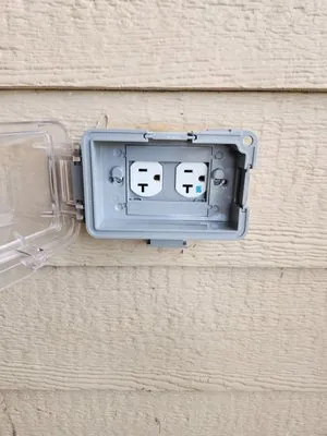 R&J Electrical and Construction Service Logo