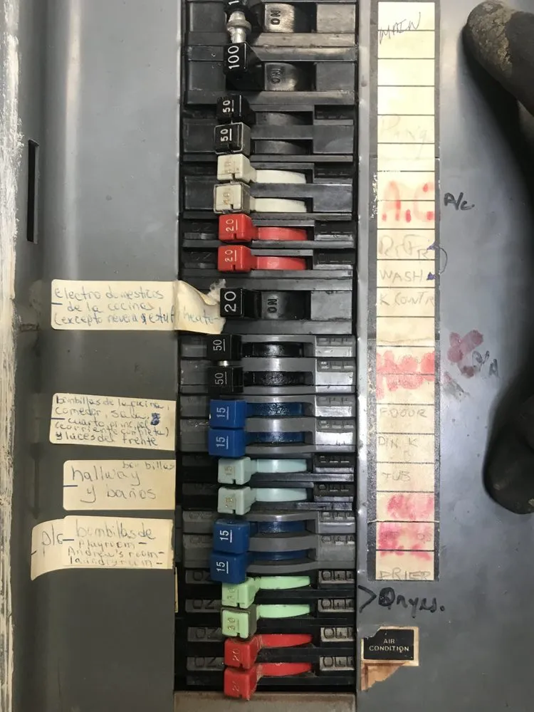 Expert outlet and switch repair in Mangolia Square, FL by RJ General Construction