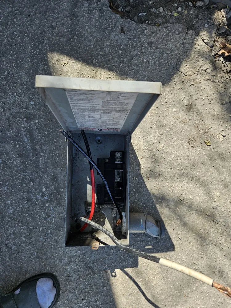 Professional outlet and switch repair experts serving Tamarac, FL - RJN Electrical Service