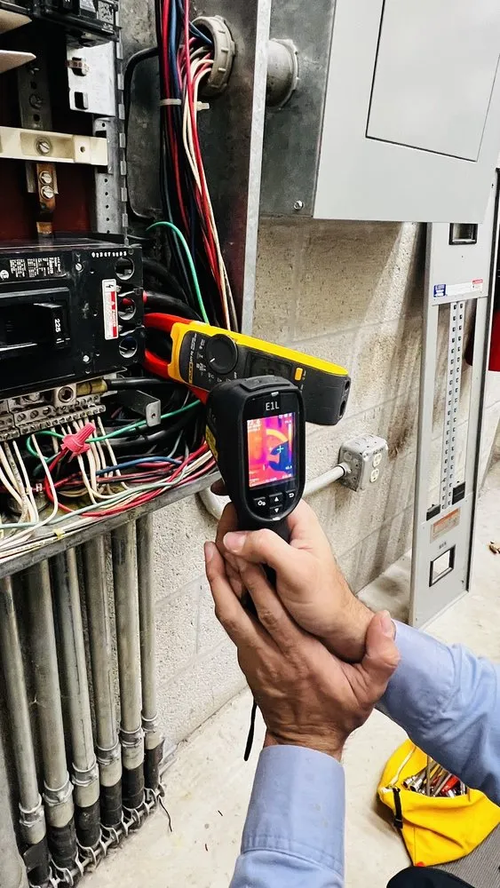 Certified electrician providing electrical repair in Port St. Lucie, FL - Rm Electric