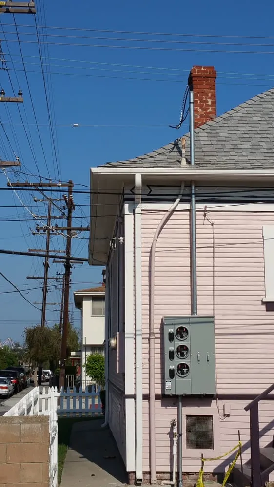 Emergency electrical service for homes in wiring installation, by