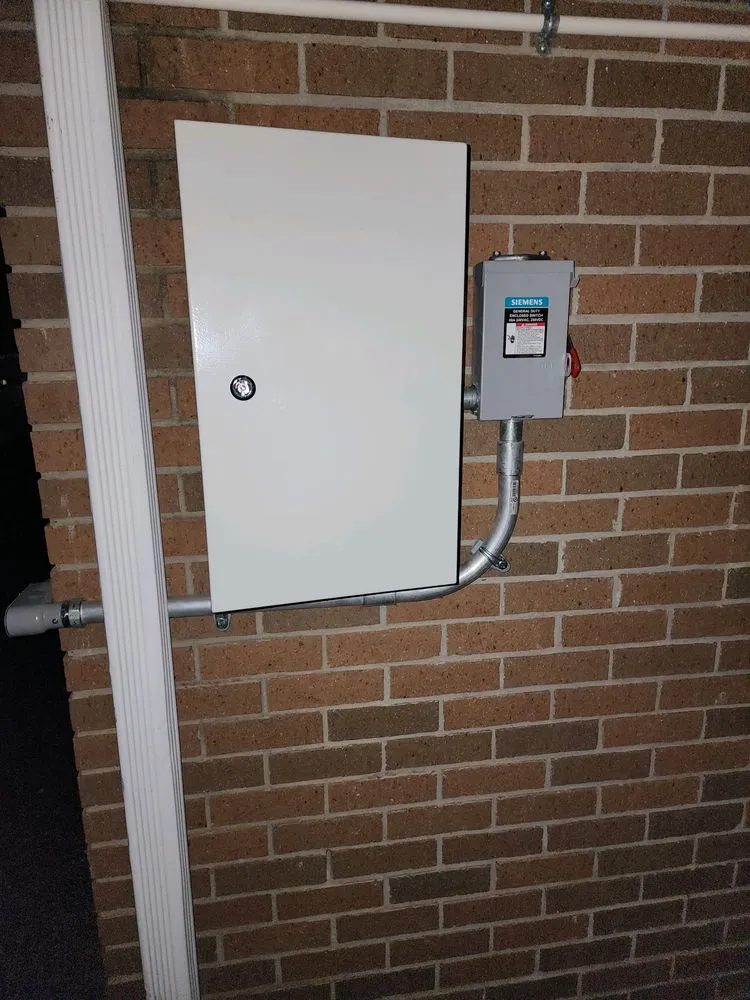 Expert circuit breaker repair in Lindenhurst, NY by RMG Electrician