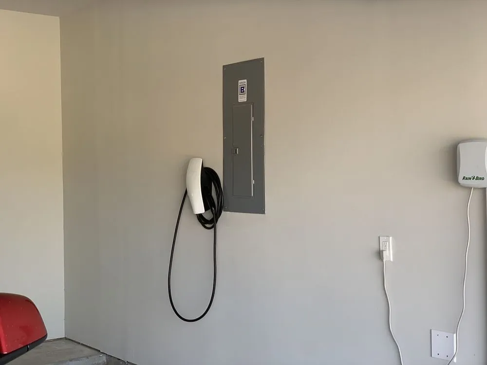 Slide of Roa Electrical Services