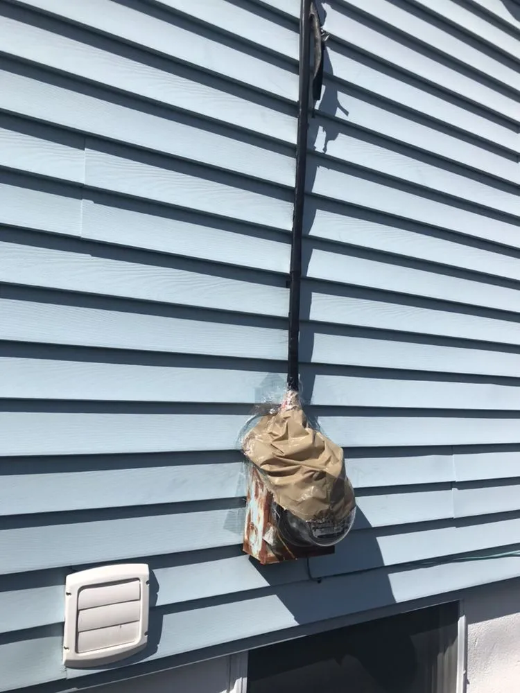 Trusted electrician providing emergency electrical service in , 