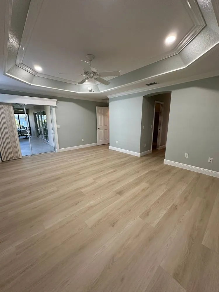 Professional electrician providing circuit breaker repair in , 